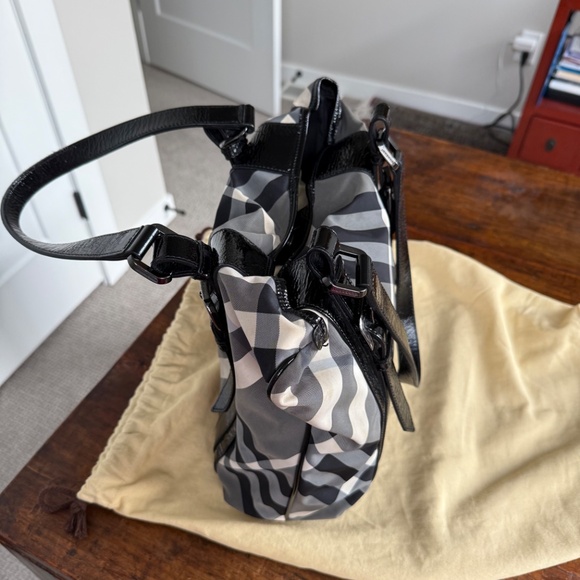 Burberry Black and White Nova Check Canvas Tote - Picture 4 of 6